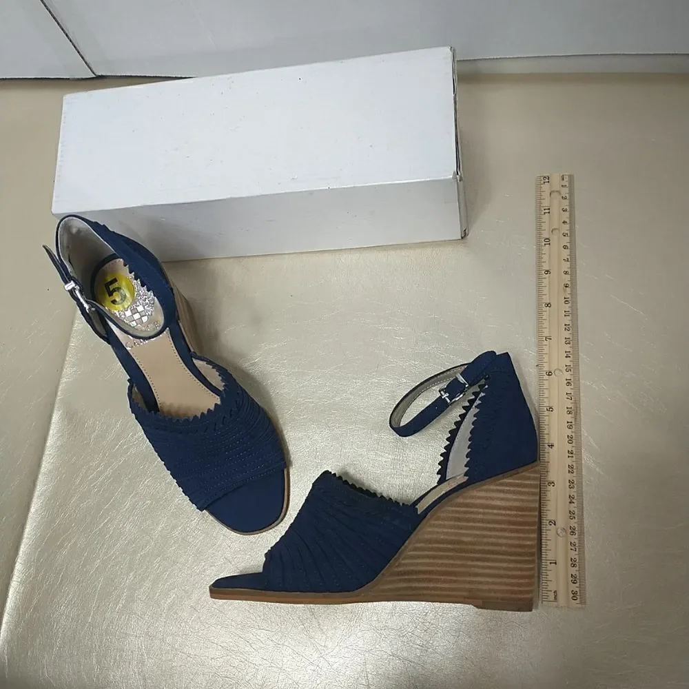 Vince Camuto Dovina Heels Woman's SZ 5M Blue . Condition is Pre-owned